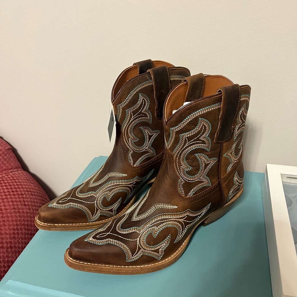 Embroidered Western Leather Boots